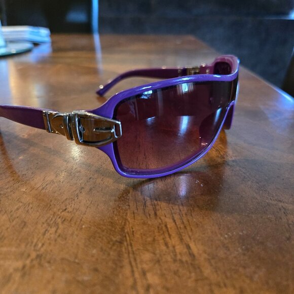 Gucci Sunglasses - Picture 6 of 7